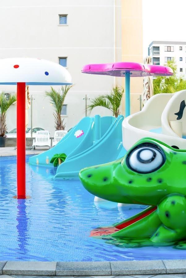 Mur Apartament Alezzi Beach Resort Năvodari Exteriér fotografie